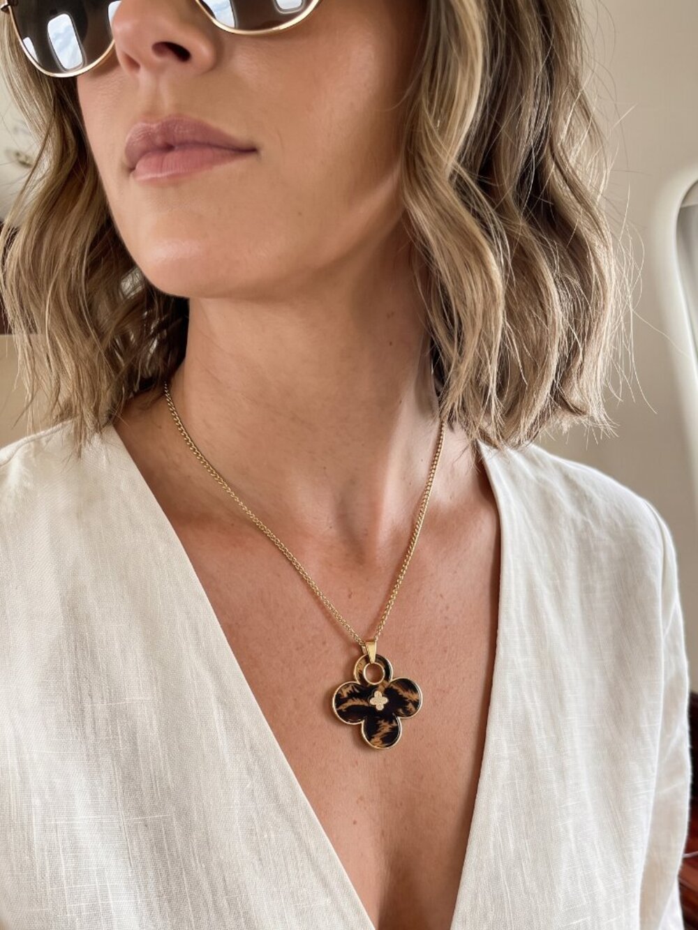 New Gold Metal Chain Leopard Clover Flower Pendant Necklace WN77